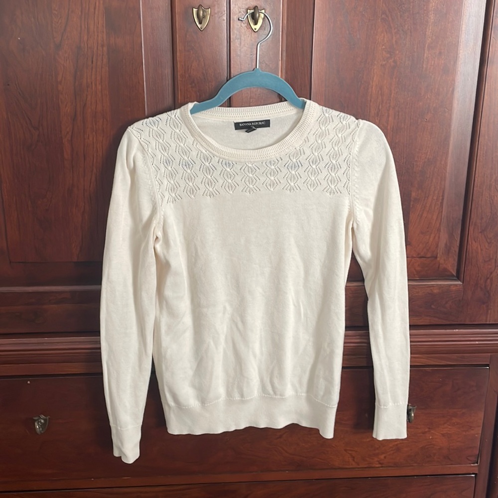 Banana Republic XS off white sweater. Only worn a handful of times.